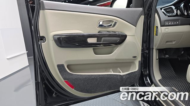 Kia Canival 2016 — photo 15