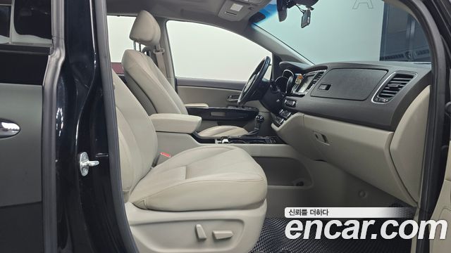 Kia Canival 2016 — photo 16