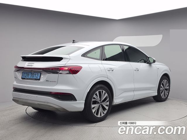 Audi Q4 e-tron 2023 — photo 2