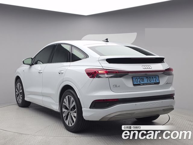 Audi Q4 e-tron 2023 — photo 4
