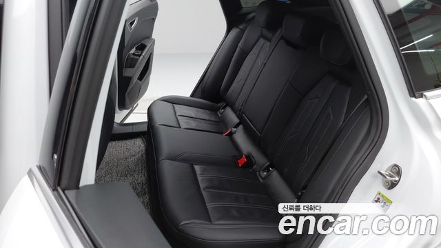 Audi Q4 e-tron 2023 — photo 8
