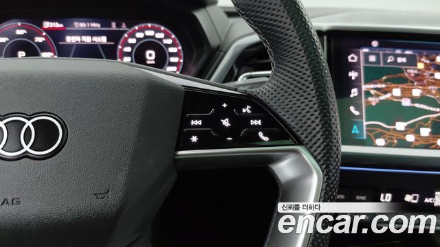 Audi Q4 e-tron 2023 — photo 13