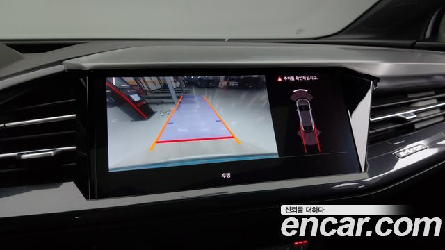 Audi Q4 e-tron 2023 — photo 15