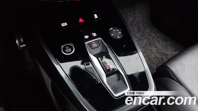 Audi Q4 e-tron 2023 — photo 17