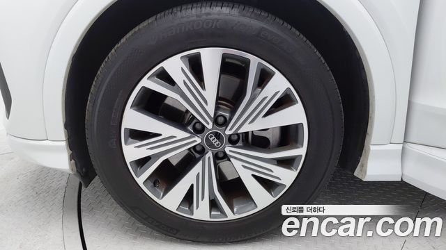 Audi Q4 e-tron 2023 — photo 20