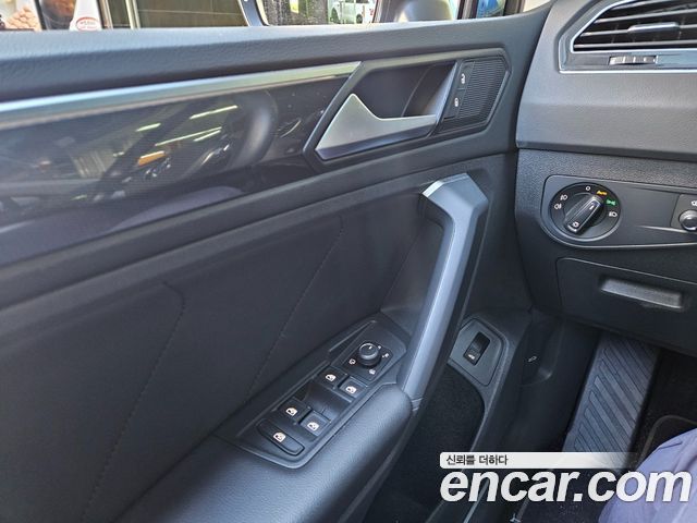 Volkswagen Tiguan 2020 — photo 12
