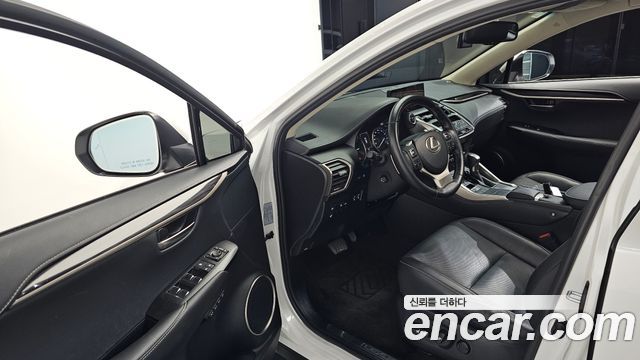Lexus NX 2019 — photo 13