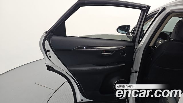 Lexus NX 2019 — photo 15