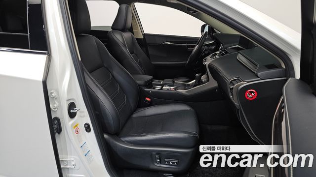 Lexus NX 2019 — photo 16
