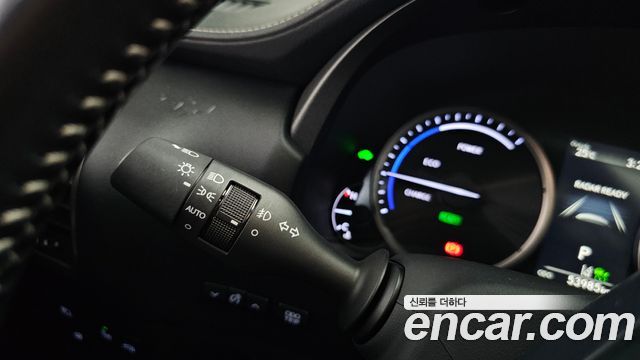 Lexus NX 2019 — photo 34