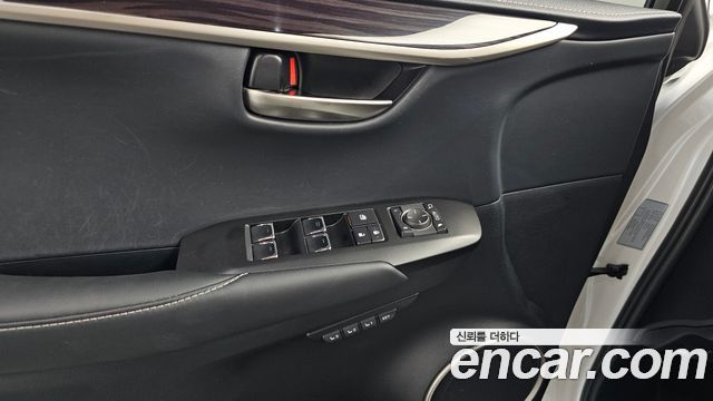 Lexus NX 2019 — photo 38