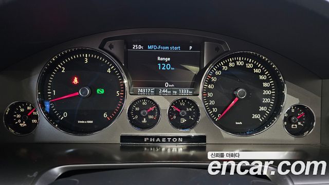 Volkswagen Phaeton 2013 — photo 8
