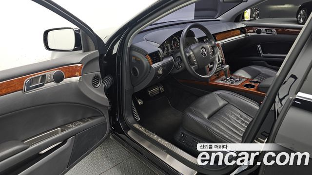Volkswagen Phaeton 2013 — photo 11