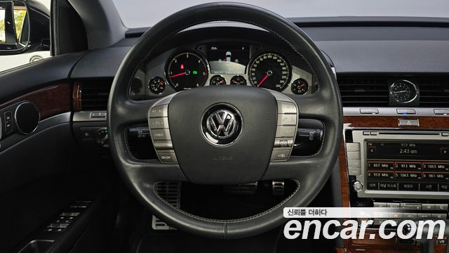 Volkswagen Phaeton 2013 — photo 13