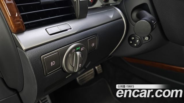 Volkswagen Phaeton 2013 — photo 17