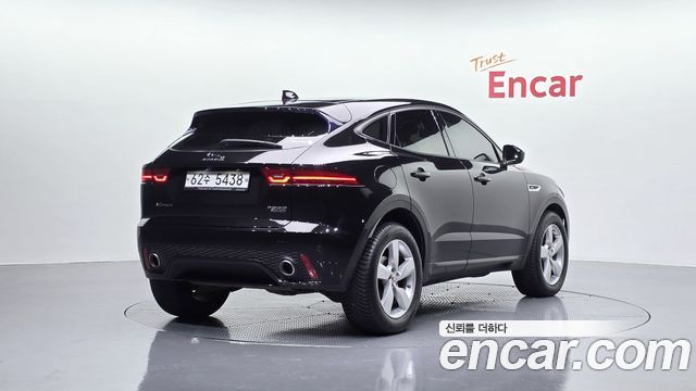 Jaguar E-PACE 2018 — photo 2