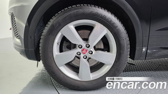 Jaguar E-PACE 2018 — photo 5