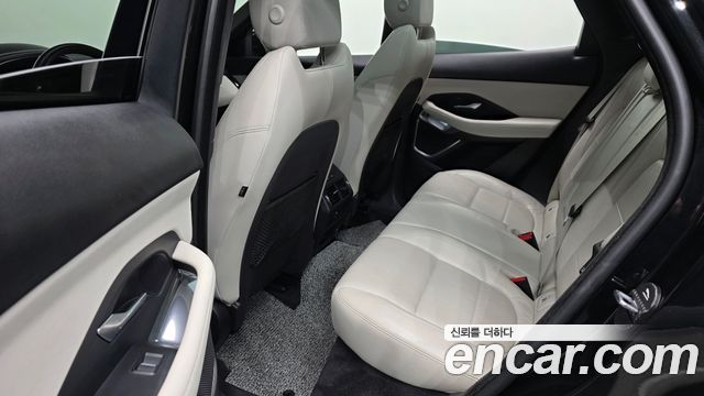 Jaguar E-PACE 2018 — photo 18