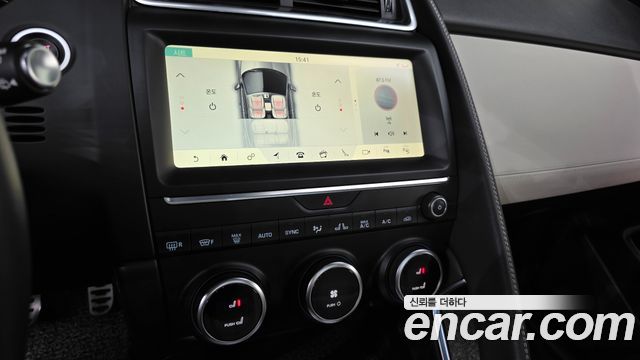 Jaguar E-PACE 2018 — photo 20