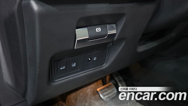 Jaguar E-PACE 2018 — photo 24