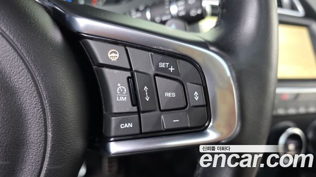 Jaguar E-PACE 2018 — photo 25