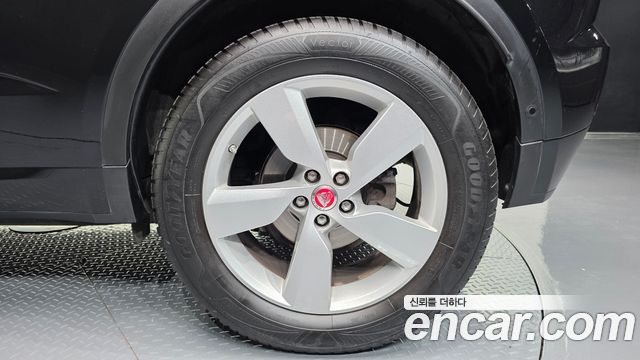 Jaguar E-PACE 2018 — photo 7