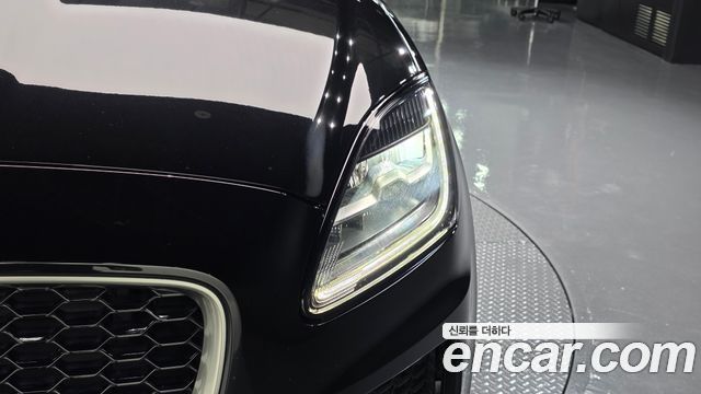 Jaguar E-PACE 2018 — photo 8