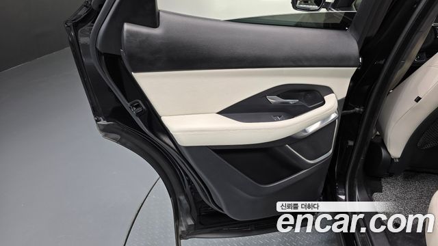 Jaguar E-PACE 2018 — photo 15