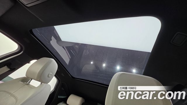 Jaguar E-PACE 2018 — photo 32