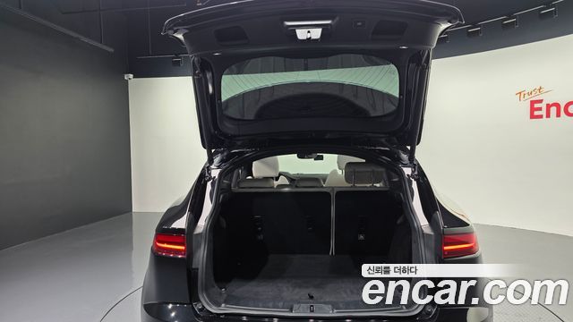 Jaguar E-PACE 2018 — photo 33