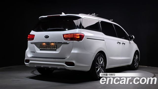 Kia Canival 2019 — photo 2