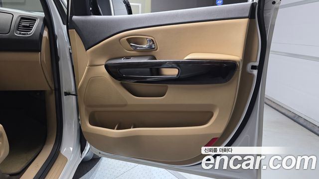Kia Canival 2019 — photo 15