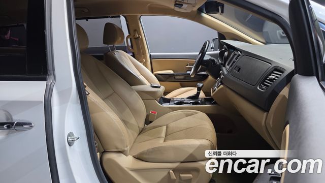 Kia Canival 2019 — photo 16