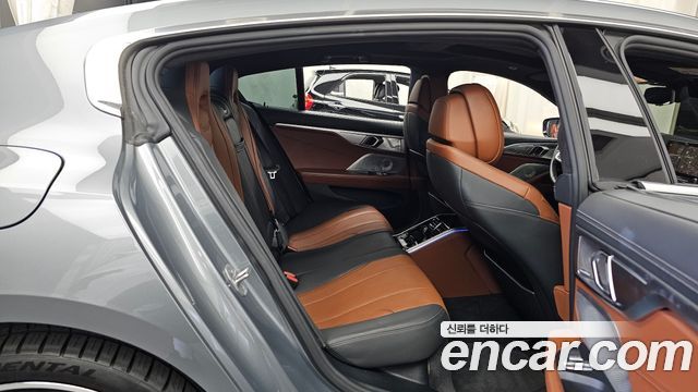 BMW 8-Series 2024 — photo 18