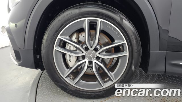 Mercedes-Benz GLB-Class 2025 — photo 5