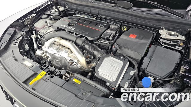Mercedes-Benz GLB-Class 2025 — photo 6