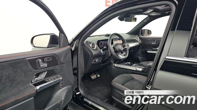 Mercedes-Benz GLB-Class 2025 — photo 10