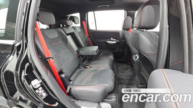 Mercedes-Benz GLB-Class 2025 — photo 11