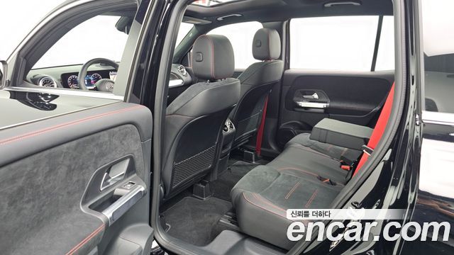 Mercedes-Benz GLB-Class 2025 — photo 12