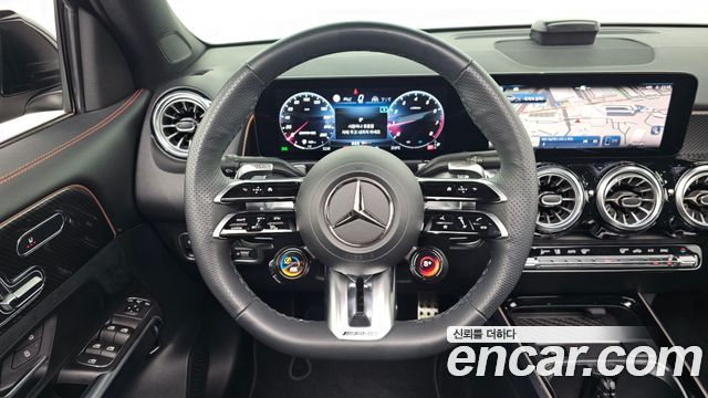 Mercedes-Benz GLB-Class 2025 — photo 13