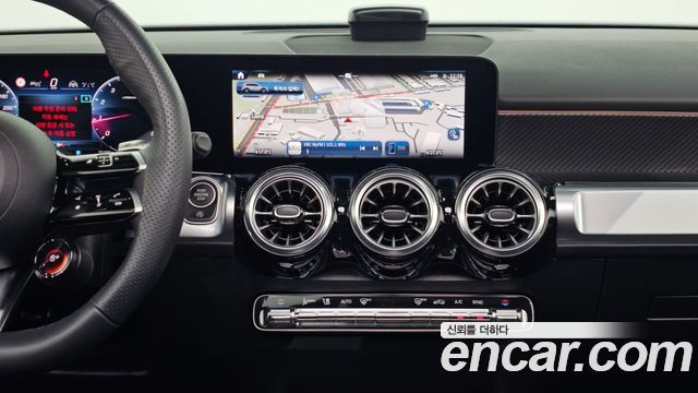 Mercedes-Benz GLB-Class 2025 — photo 14