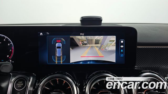 Mercedes-Benz GLB-Class 2025 — photo 15