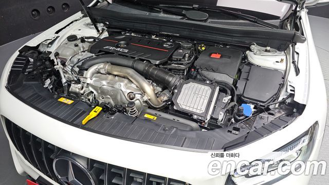 Mercedes-Benz GLB-Class 2025 — photo 6