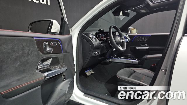 Mercedes-Benz GLB-Class 2025 — photo 10