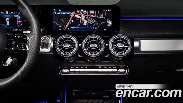Mercedes-Benz GLB-Class 2025 — photo 13