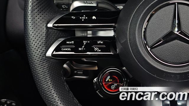 Mercedes-Benz GLB-Class 2025 — photo 17