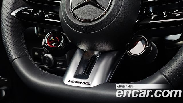 Mercedes-Benz GLB-Class 2025 — photo 18