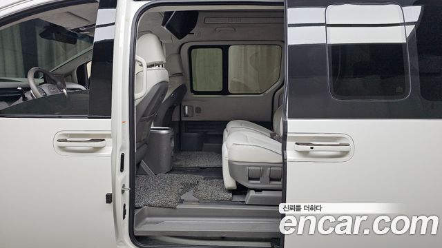 Hyundai Staria 2022 — photo 16