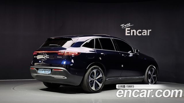 Mercedes-Benz EQC 2020 — photo 2