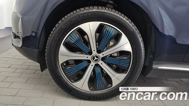 Mercedes-Benz EQC 2020 — photo 5